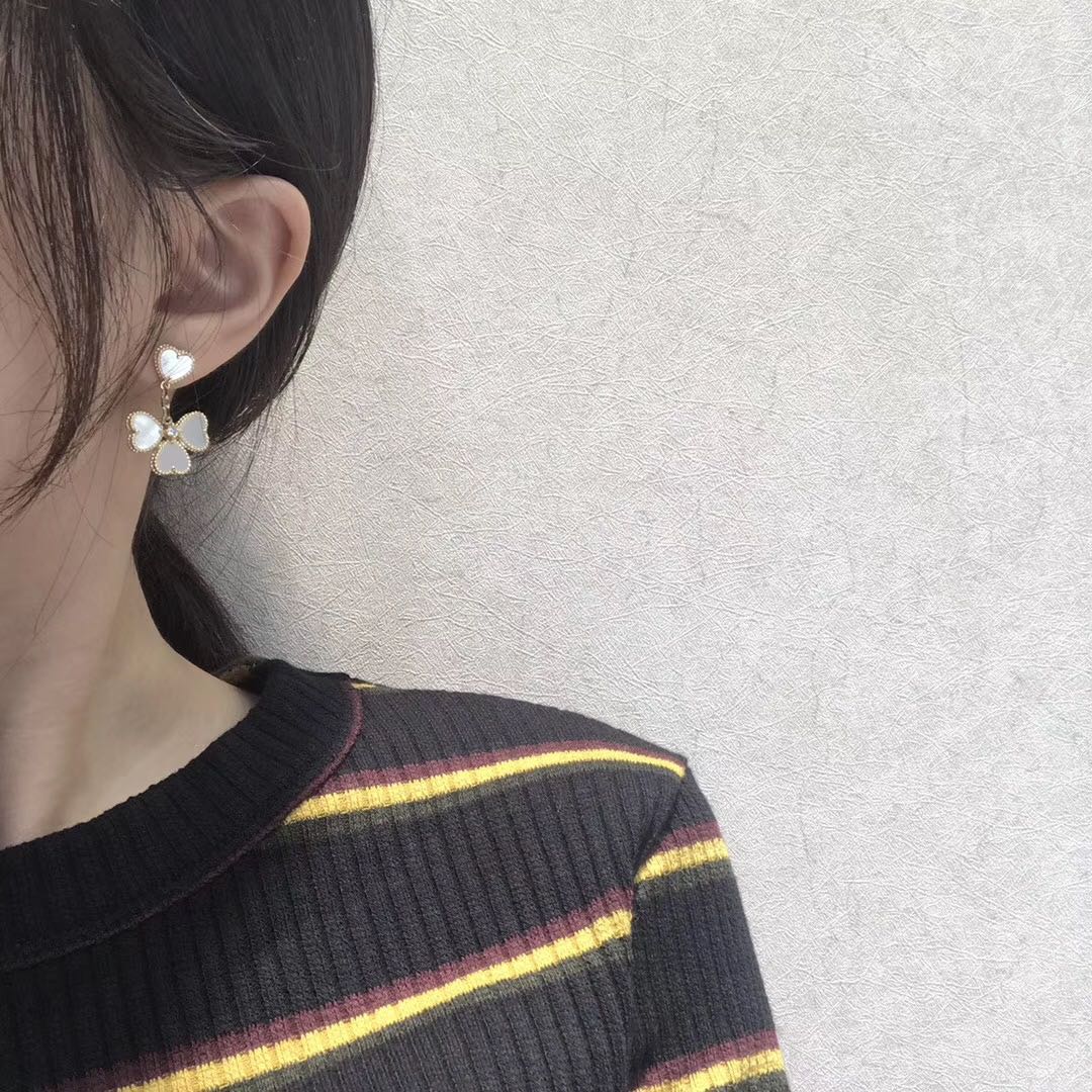 [Mystic]CLOVER SWEET WHITE MOP EARRINGS
