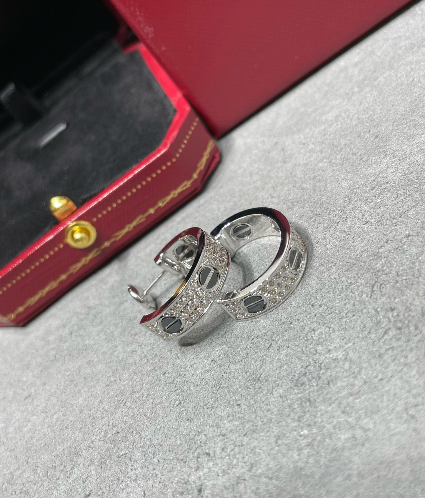 [Mystic]LOVE CERAMIC DIAMOND PAVED SILVER EARRINGS