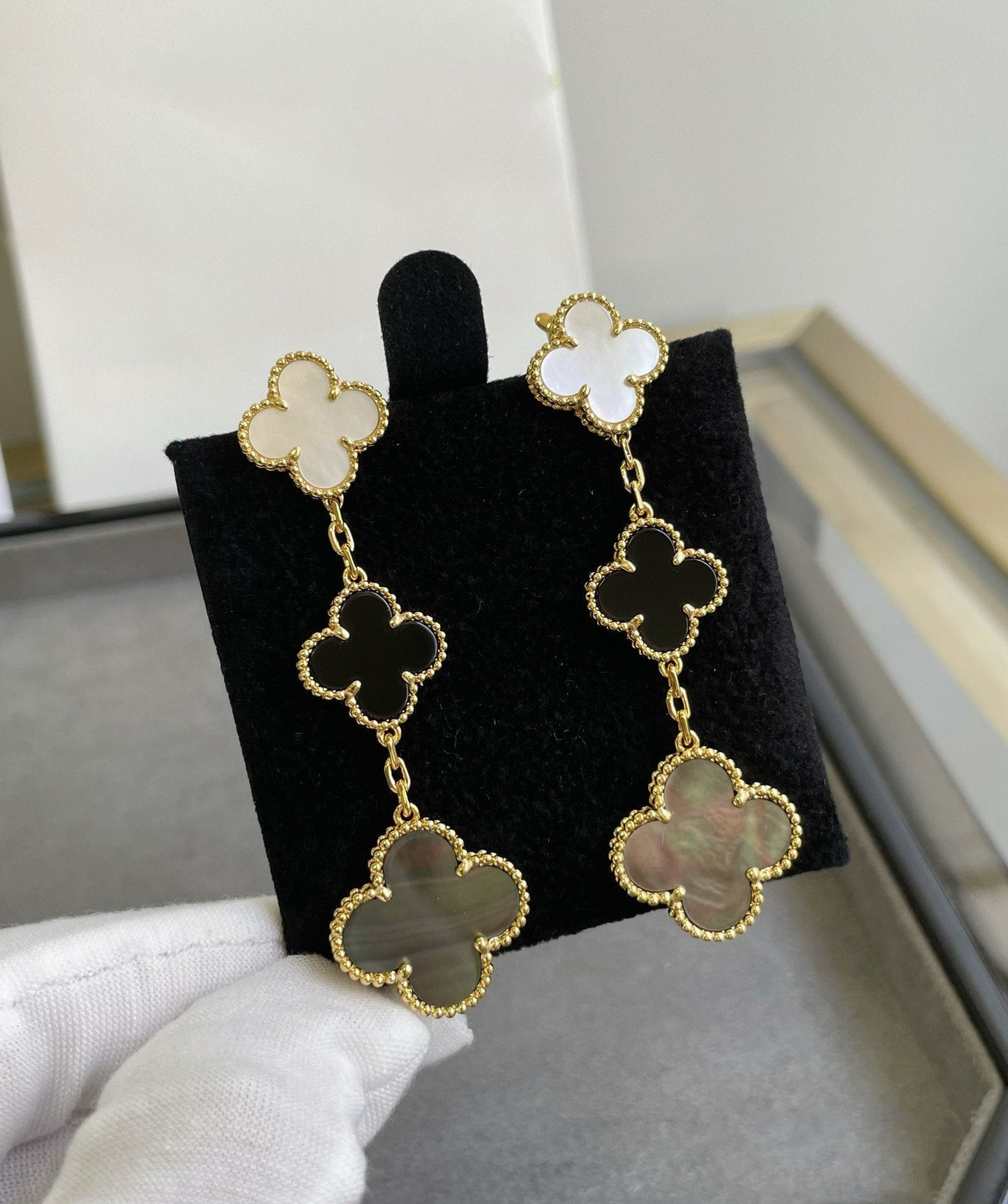 [Mystic]CLOVER 3 MOTIF MOP ONYX DARK MOP PINK GOLD EARRINGS