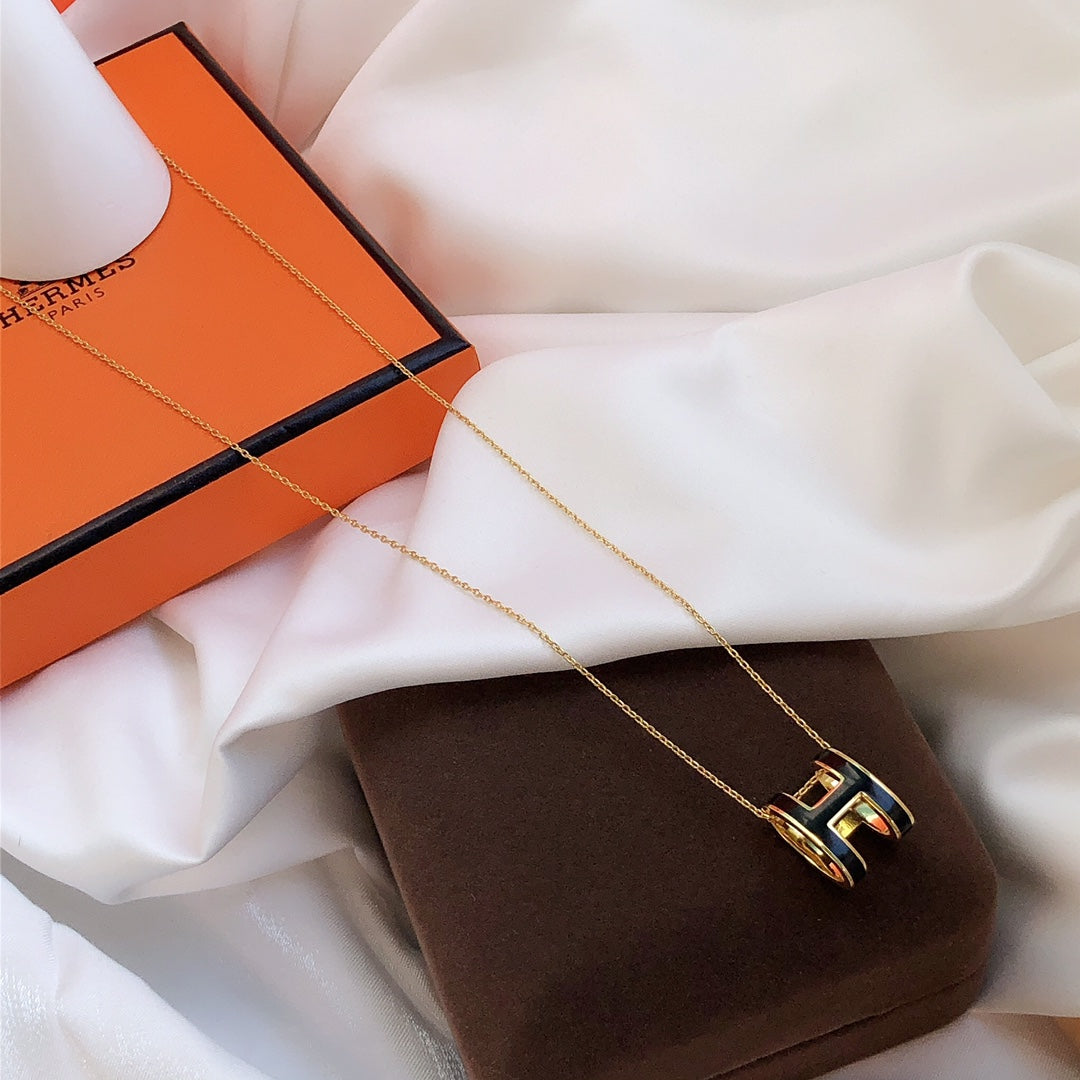[Mystic]HM CLIC BLACK ENAMEL GOLD NECKLACE