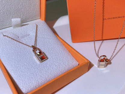 [Mystic]HM ADVANCED NICHE LOCK HEAD NECKLACE DIAMONDS