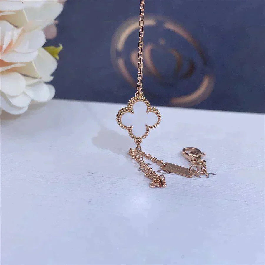 [Mystic]CLOVER WHITE MOP SINGLE FLOWER BRACELET